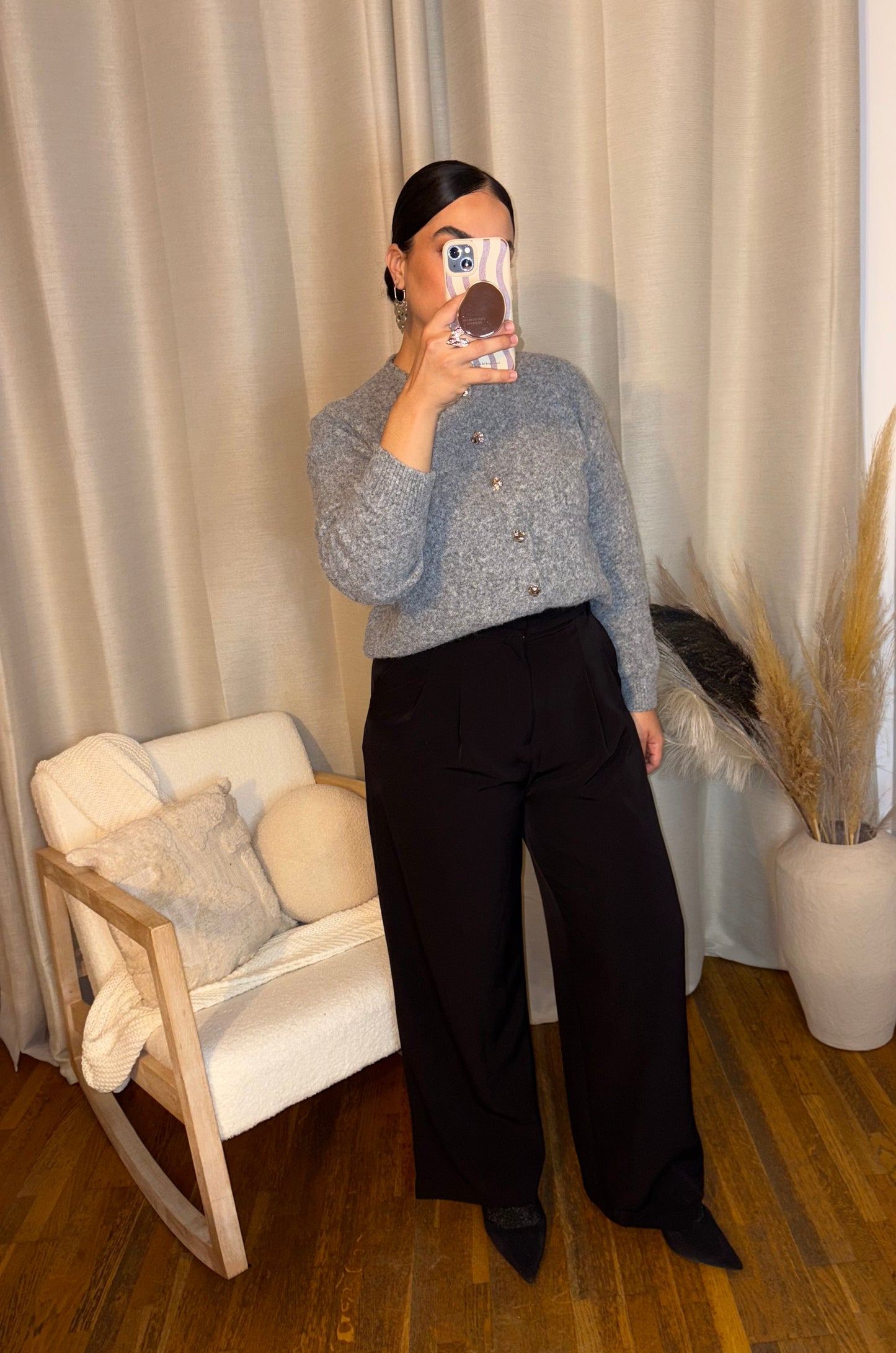 Gilet gris tout doux - Cardigan élégant avec détails argentés