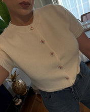 Cardigan manche courte - Détail bouton dorée et fleuris