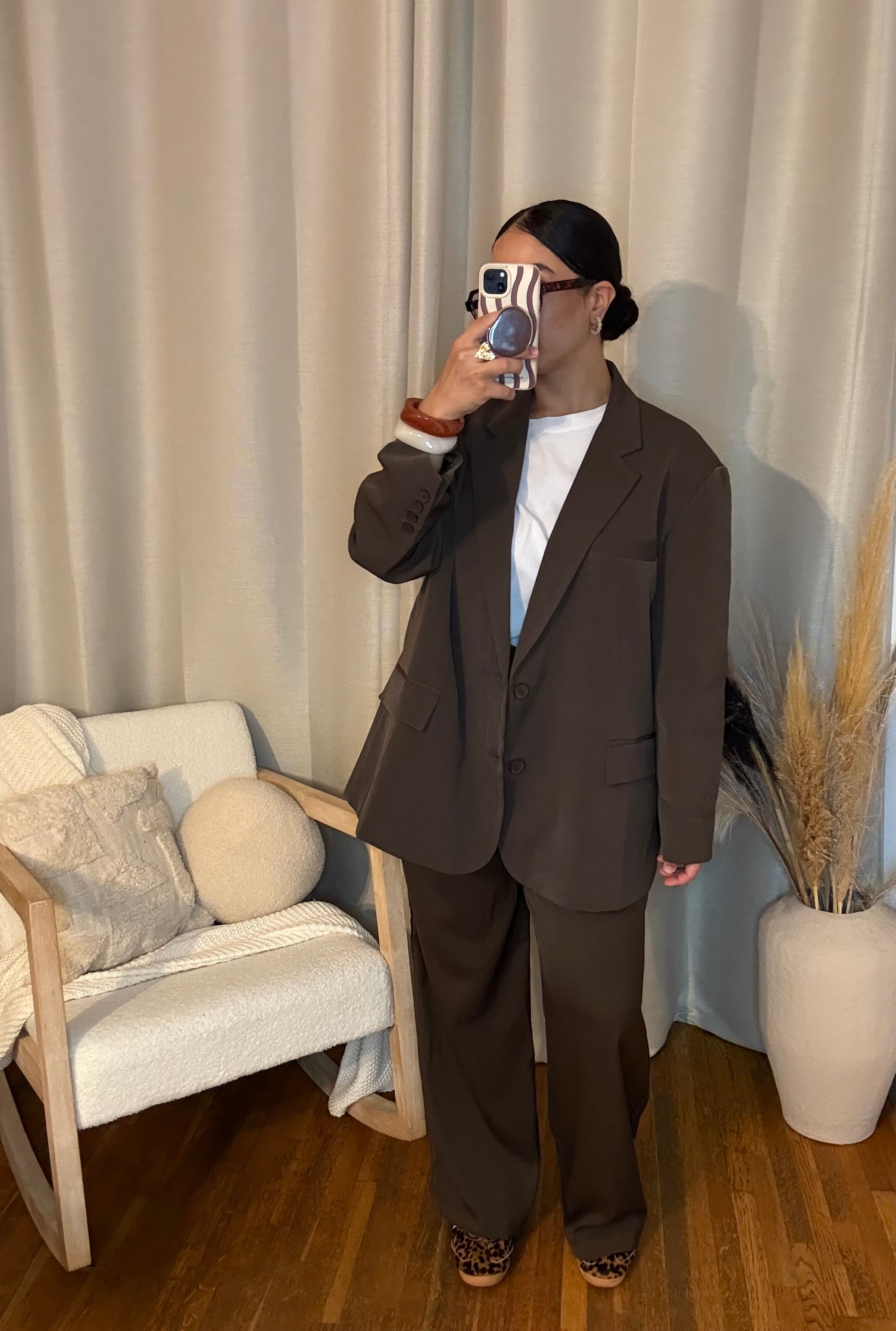 Pantalon à pince chocolat - style ample et élégant pour l'automne