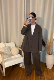 Pantalon à pince chocolat - style ample et élégant pour l'automne