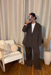 Pantalon à pince chocolat - style ample et élégant pour l'automne