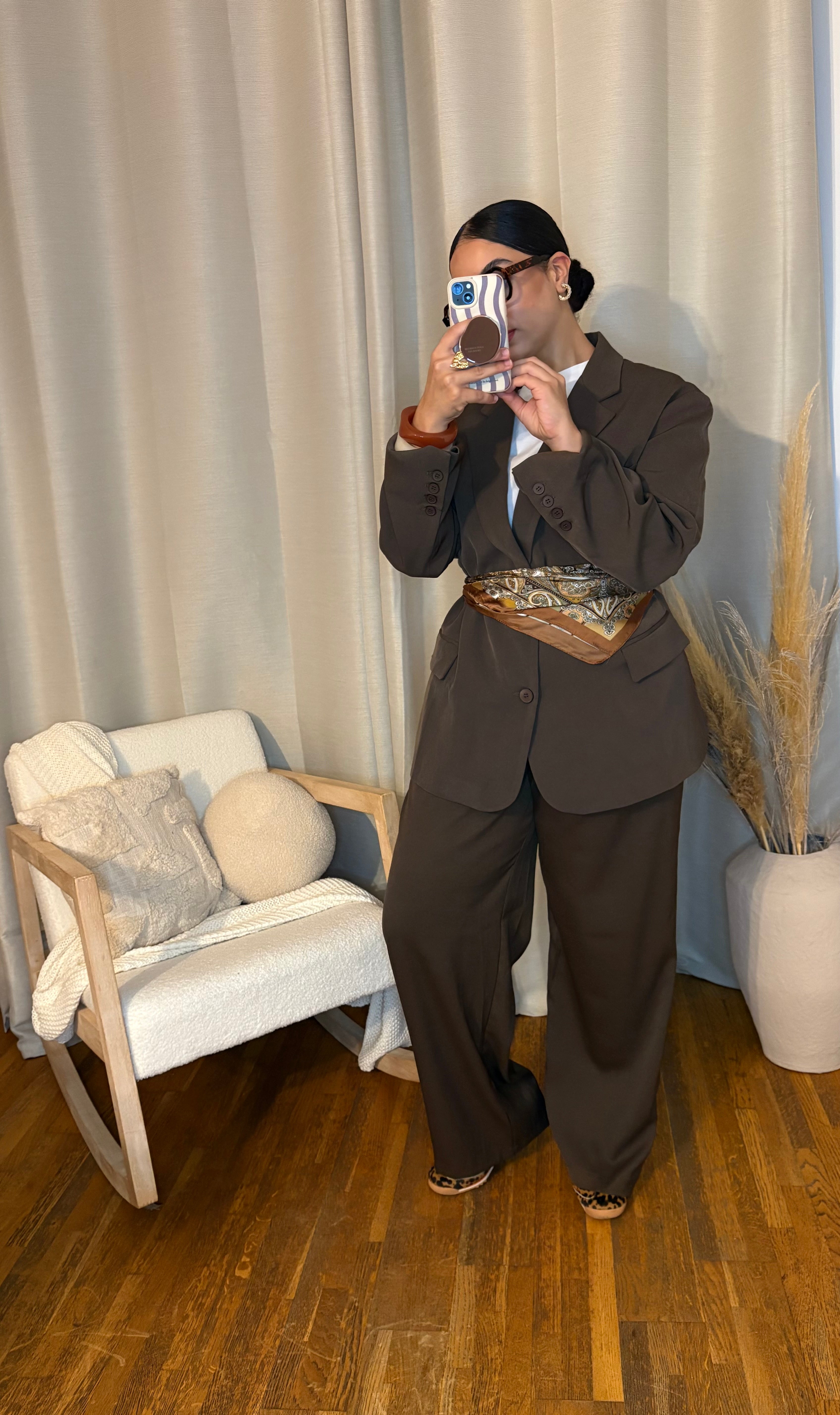 Pantalon à pince chocolat - style ample et élégant pour l'automne