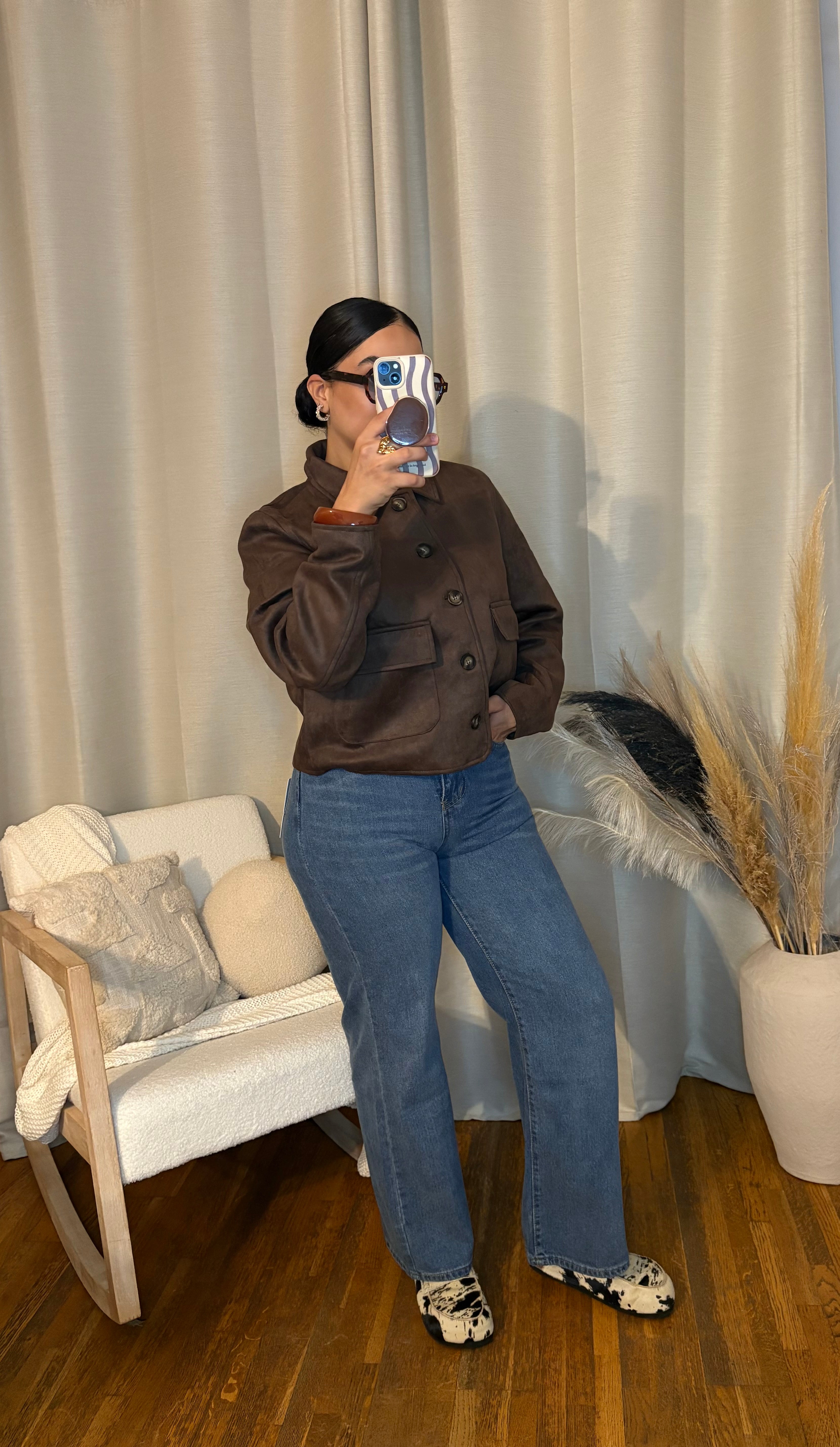 Veste courte marron effet daim - élégance et tendance automnale