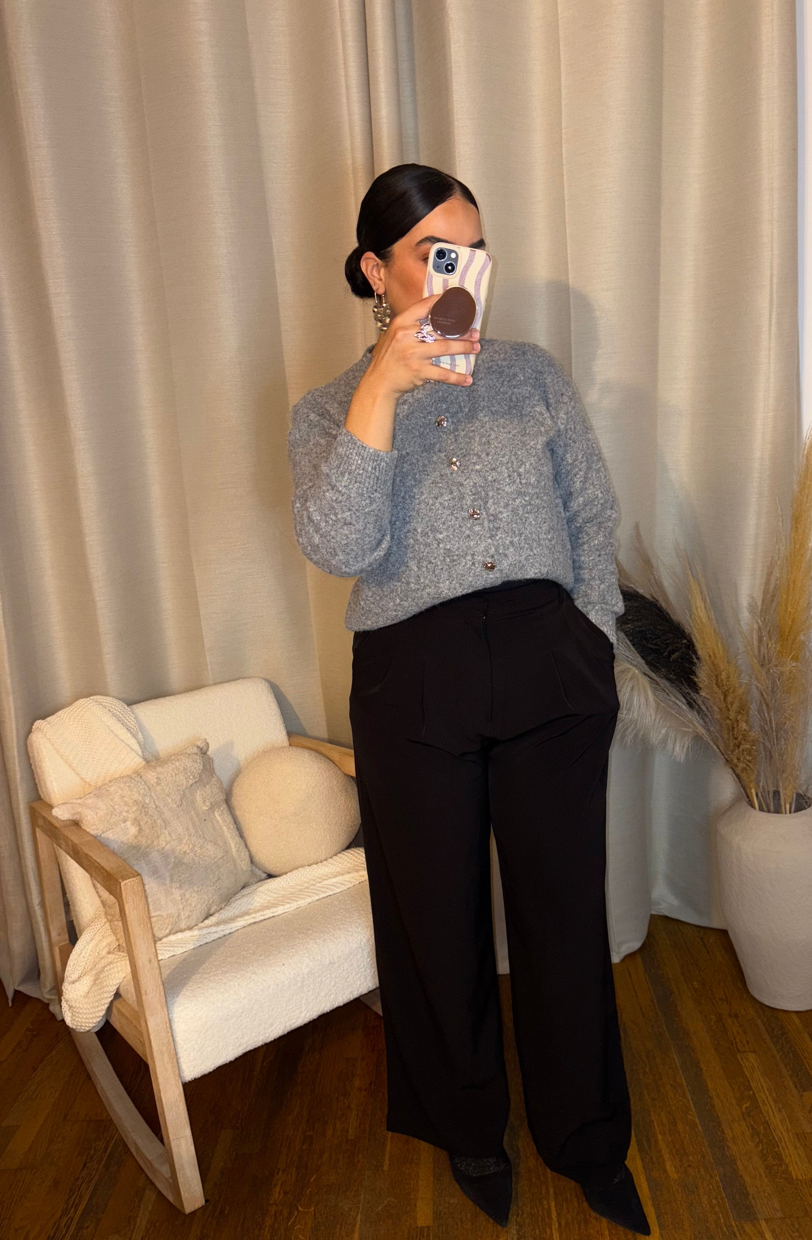 Gilet gris tout doux - Cardigan élégant avec détails argentés