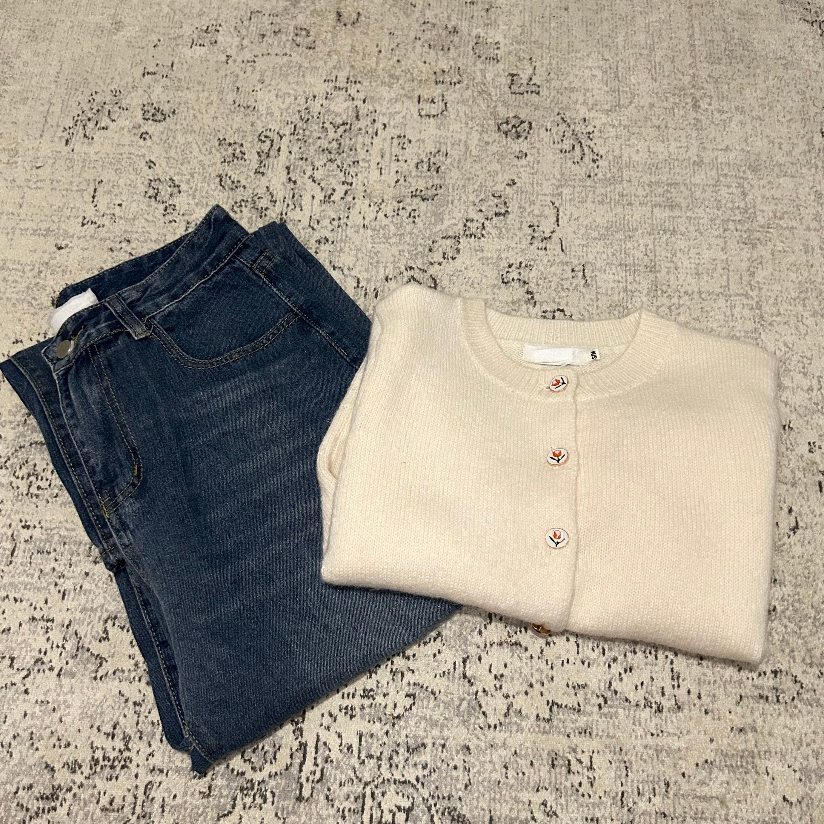 Cardigan manche courte - Détail bouton dorée et fleuris