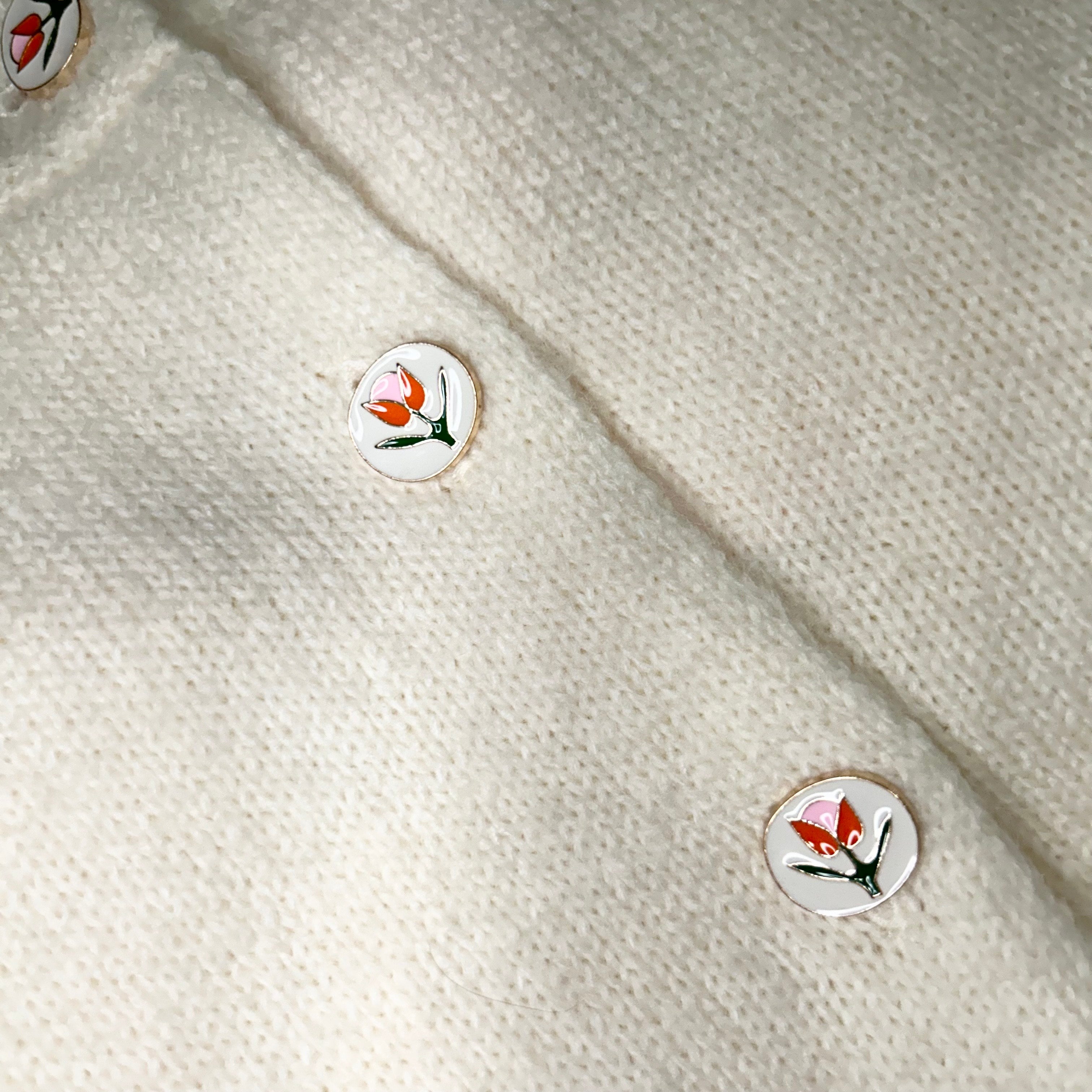 Cardigan manche courte - Détail bouton dorée et fleuris