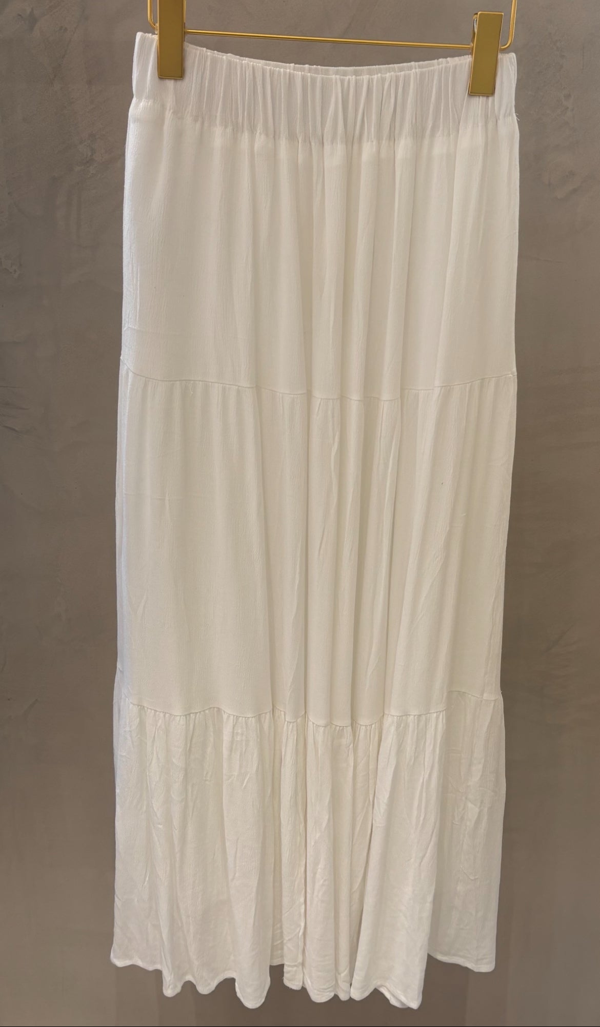 Jupe blanche longue à étage - fluidité et élégance